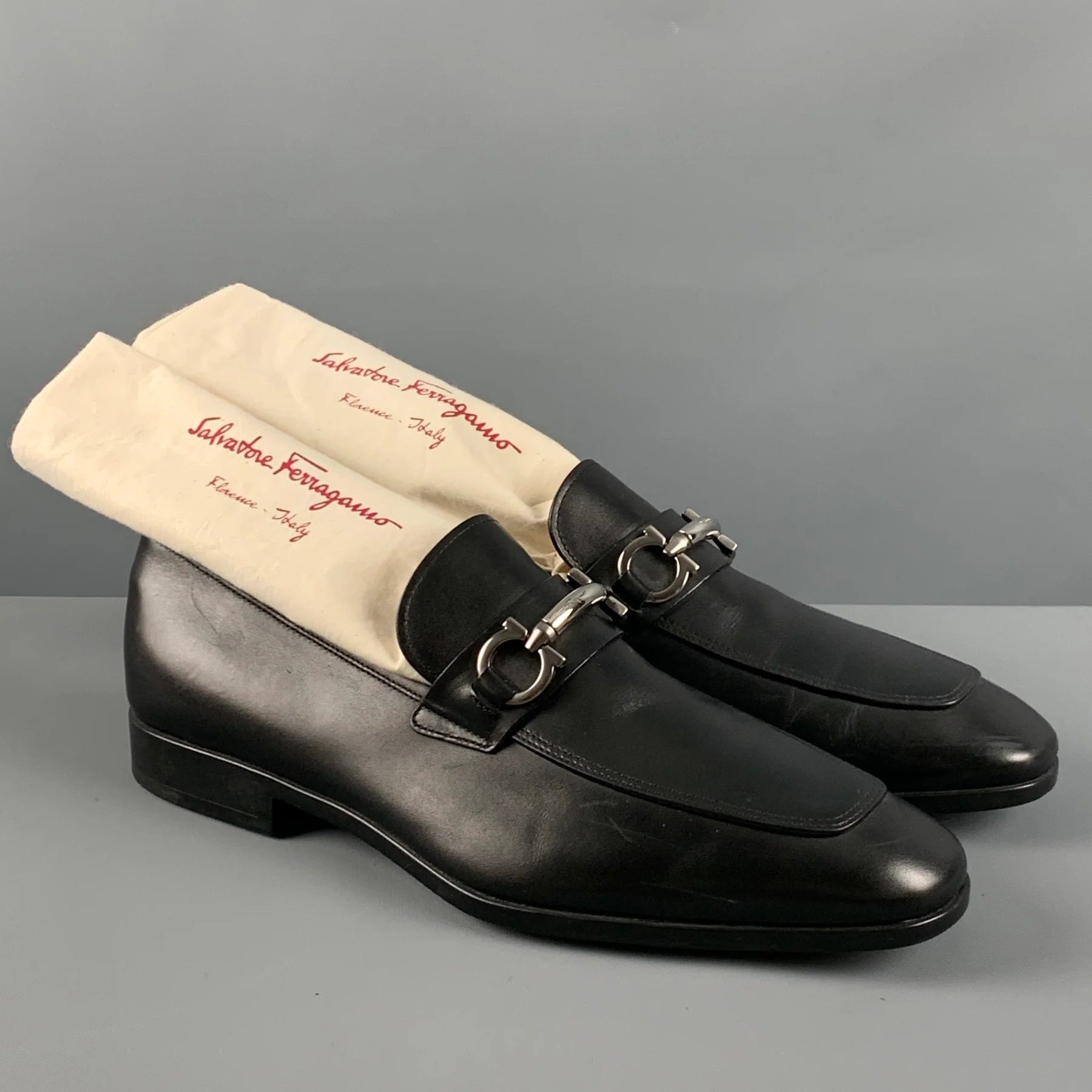 SALVATORE FERRAGAMO BLACK LEATHER PENNY LOAFERS